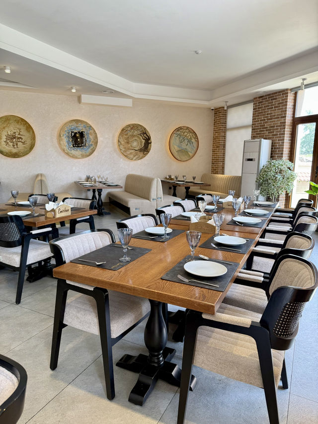 A table with a view of Samarkand’s blue dome 💙