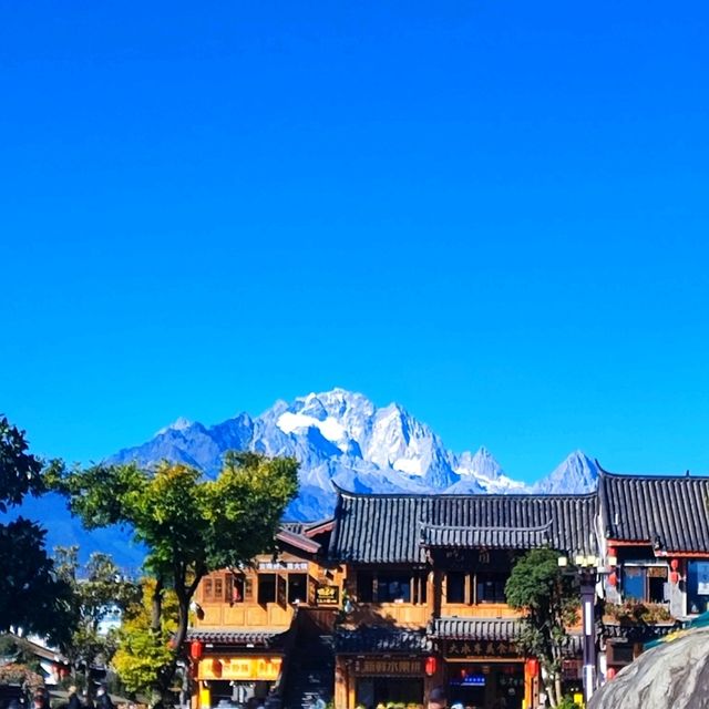 Lijiang Weekend Itinerary: Ancient Town Vibes & Epic Snow Mountain Views 🏔️✨ Lijiang Weekend Itinerary: Ancient Town Vibes & Epic Snow Mountain Views 🏔️✨