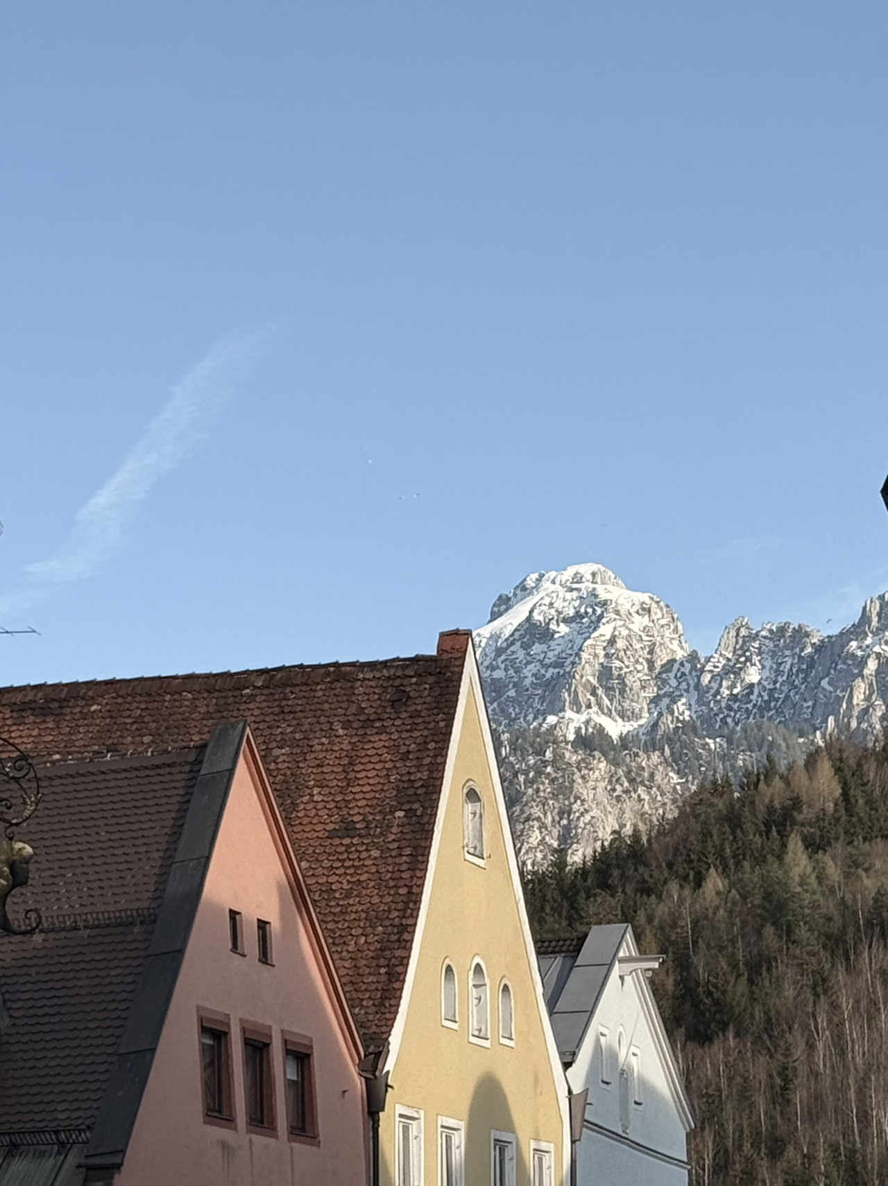 Đừng chỉ coi Füssen như một điểm dừng chân tạm thời! Thị trấn cổ tích xứ Bavaria này 🇩🇪 rất đáng để bạn dành trọn một ngày khám phá.