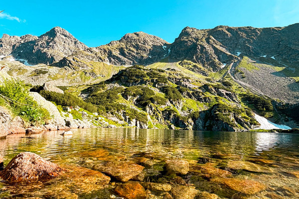 ゲルマー湖：スイスのターコイズブルーの宝石＆絶景ケーブルカーの旅
