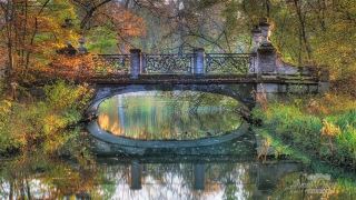 Autumn Light at Nymphenburg Palace Park – Munich’s Golden Season