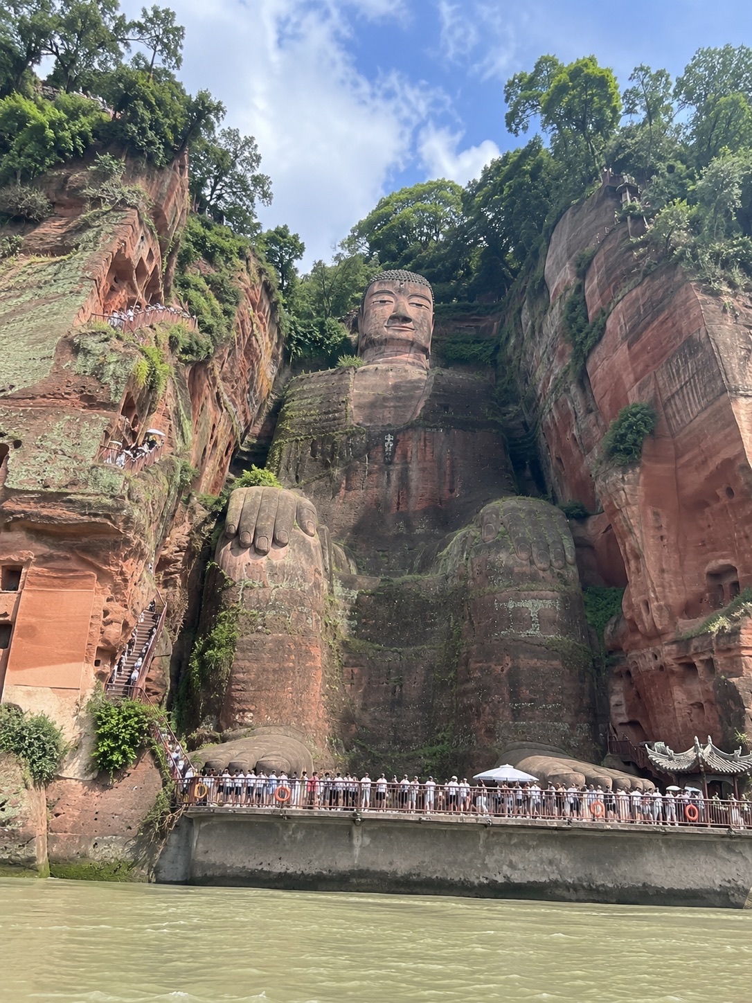 🙏🏞️ The Leshan Giant Buddha, a magnificent cliff-carved Buddha statue, a UNESCO World Heritage Site in Sichuan, China 🇨🇳✨