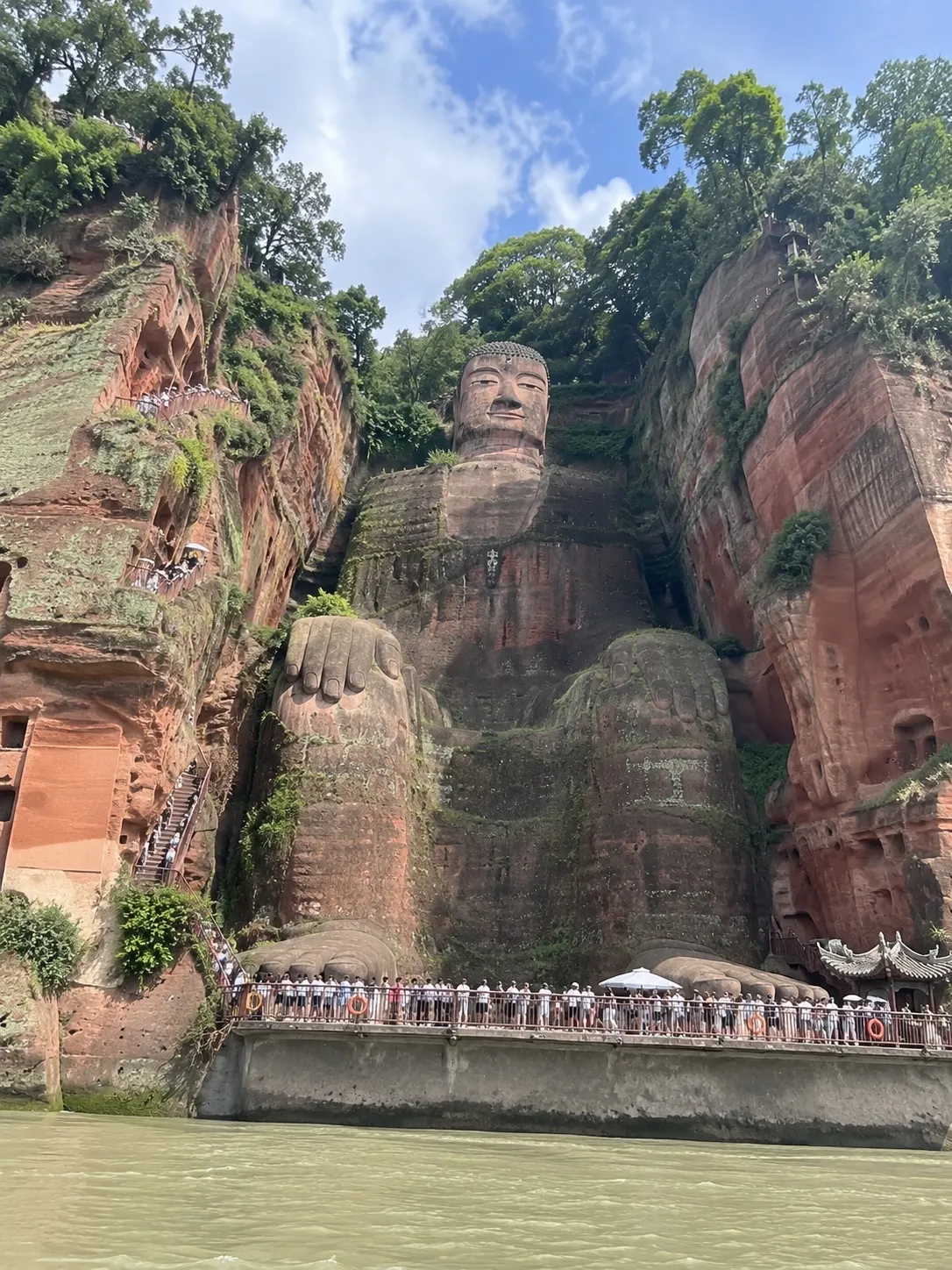 🙏🏞️ The Leshan Giant Buddha, a magnificent cliff-carved Buddha statue, a UNESCO World Heritage Site in Sichuan, China 🇨🇳✨