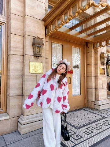 Visit Tokyo DisneySea this winter! Dress up in your best outfit and take amazing photos everywhere! ❄️💖✨