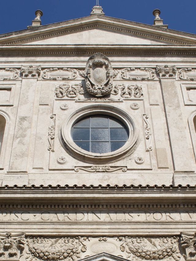 Pyramid of Cestius and authentic food Rome 