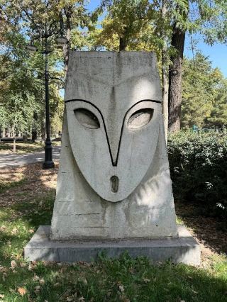 The serene green moments beneath the statue