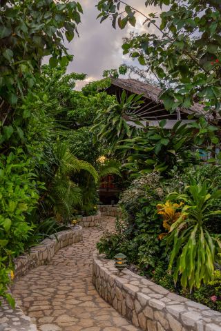 Garden Paths, Pool Views, Shopping, Dining, and Massage at Tensing Pen