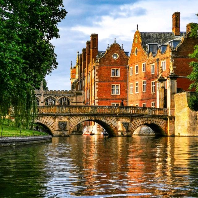 Cambridge Punting: Glide Along the River Cam