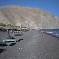 Perissa Beach in Santorini 🇬🇷