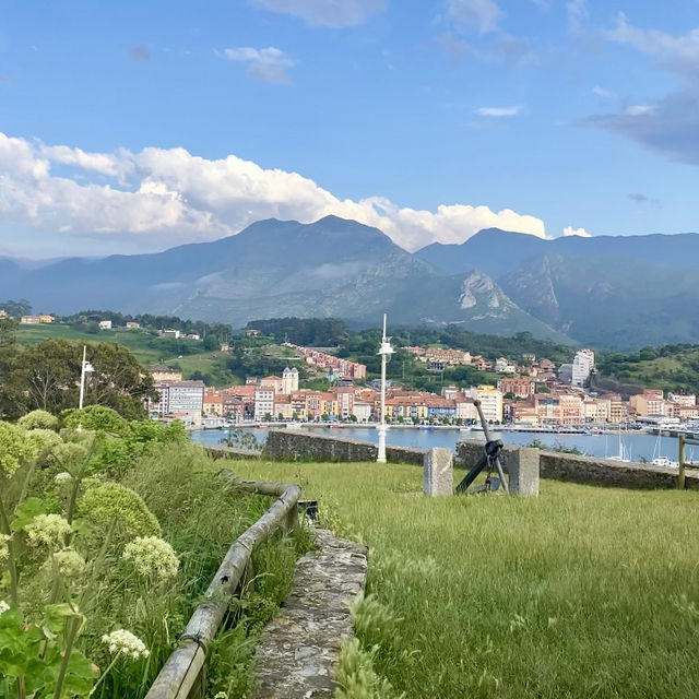 Ribadesella: Coastal Charm and History 🏞️🏰