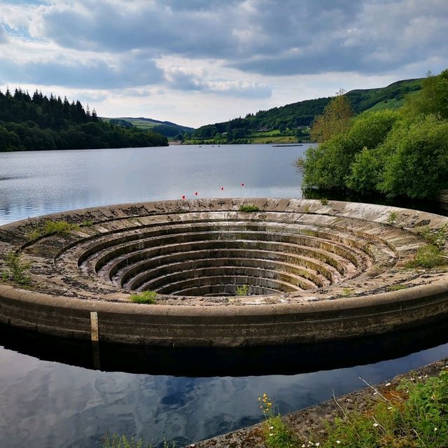 Peak District Serenity: A Day at Bamford Edge