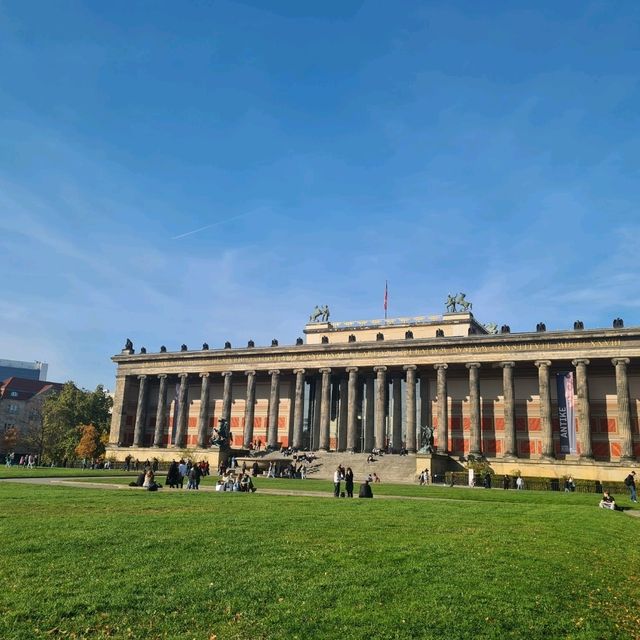 Bites, Sights, and History: The Best of Berlin in One Trip