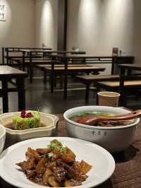 Hangzhou | Tasty vegetarian restaurant near Lei Feng Tower
