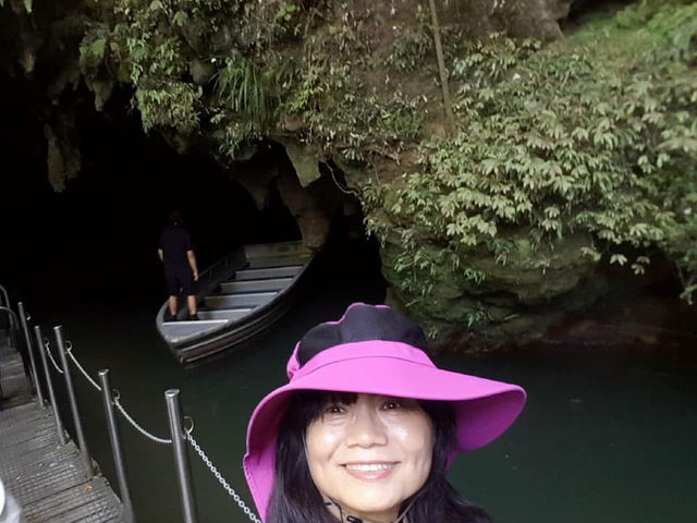 紐西蘭北島坐竹筏看藍光蟲洞