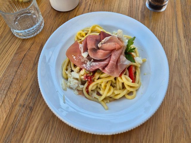 An unique and delicious prosciutto experience 