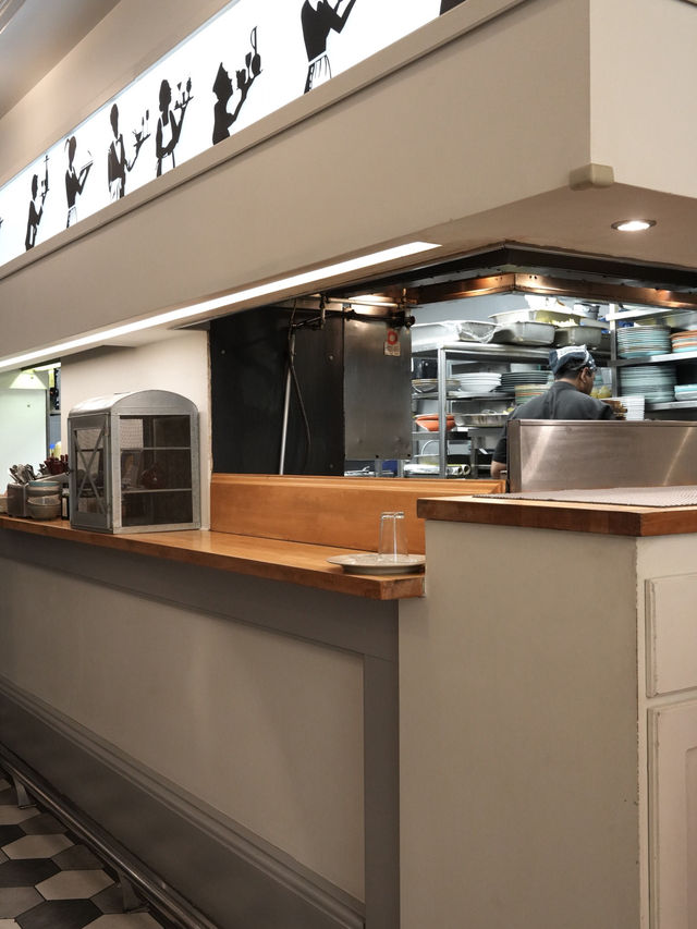 Athens | Brilliant seafood restaurant in the old town of Athens
