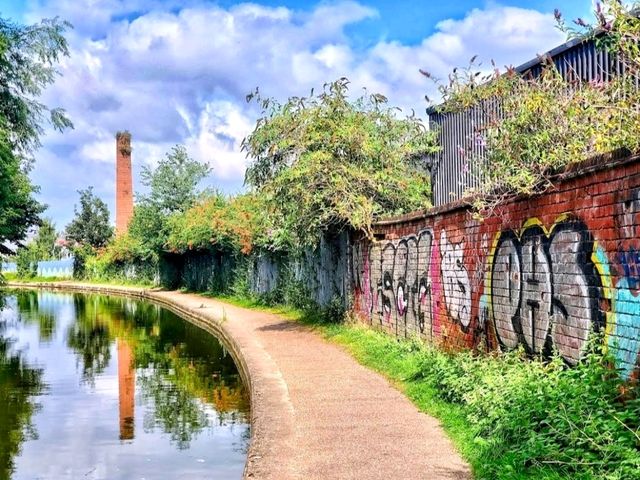Coventry Canal Basin: Chill Vibes by the Water 🚤🌤️