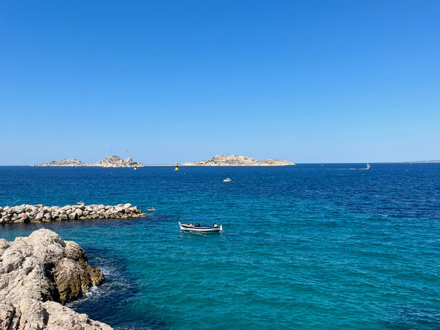 🌊 馬賽海岸線與東方之門紀念碑🏛️✨ 🌊 馬賽海岸線與東方之門紀念碑🏛️✨