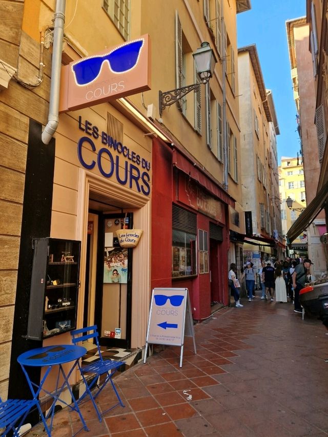 Get lost in the steets of old town Nice 🌐🧭