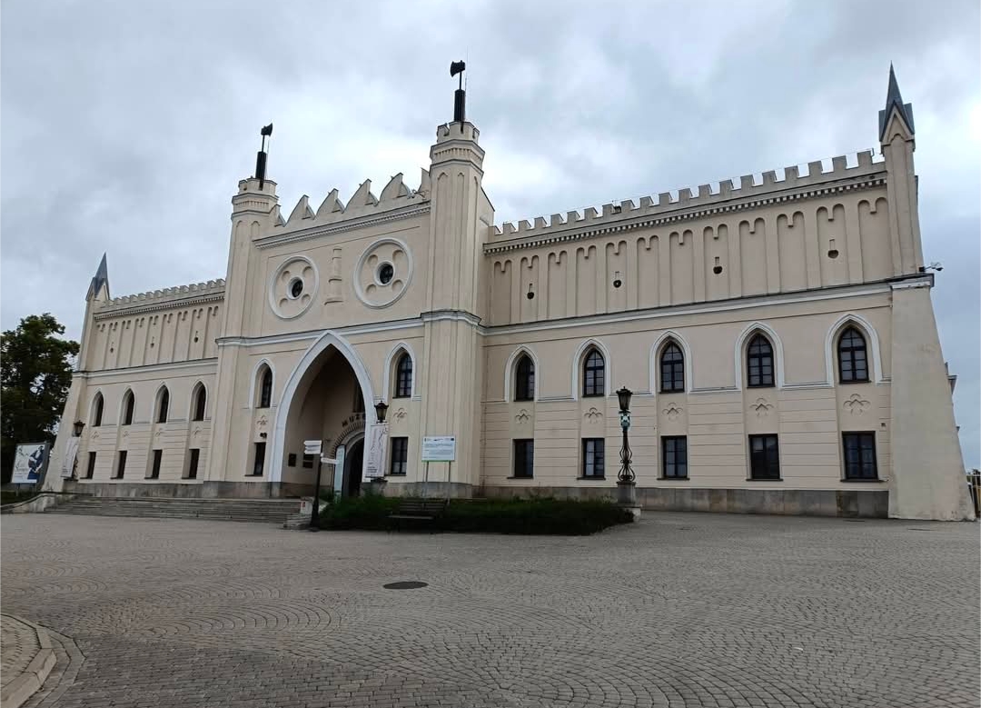 Menjelajahi Kastel Lublin: Legenda Abad Pertengahan, Nuansa Gotik, dan Permata Seni Tersembunyi 🏰✨