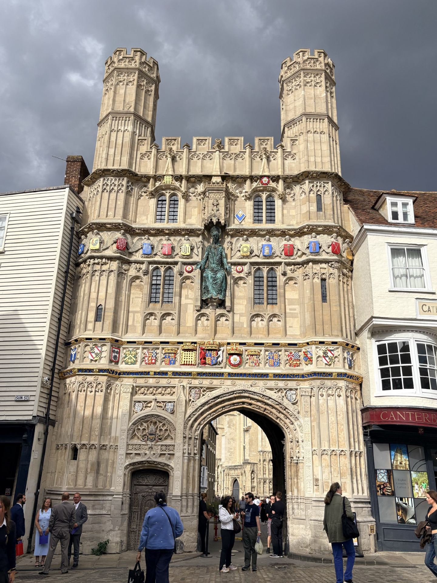 Canterbury in a Day 🇬🇧 - The Perfect Day Trip from London?