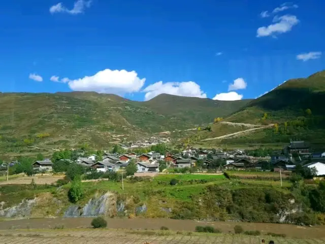 Driving Scenery in Jiuzhaigou 🇨🇳