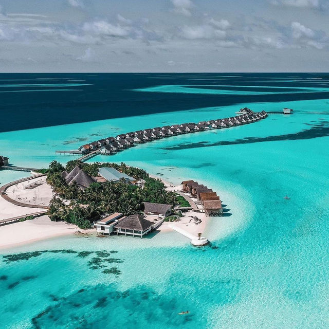 Maldives Marvel: Dive into Luxury 