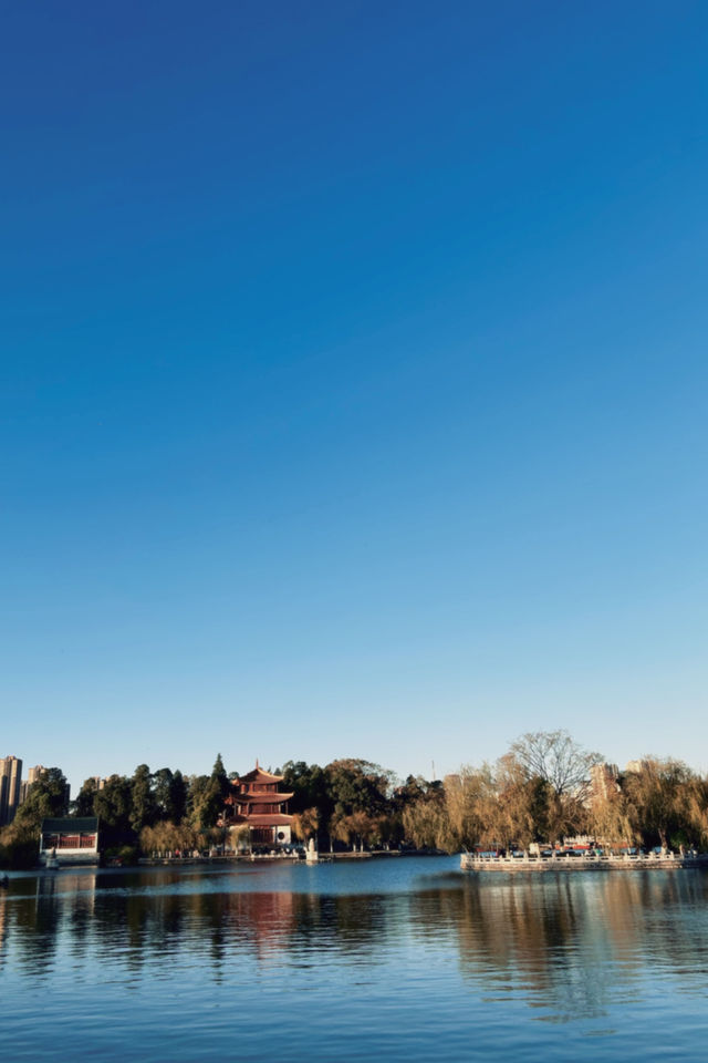 打卡昆明大觀公園，天氣真不錯，適合去拍照