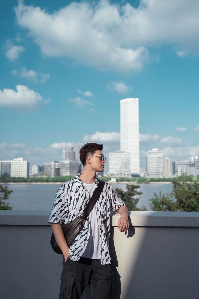 一直很喜歡西岸美術館的感覺，不管是館內的展還是沿著江邊的風景，都可以讓我在這裡放鬆一下午