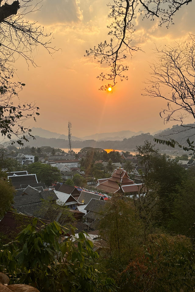 答應我，來琅勃拉邦一定要去普西山看場日落