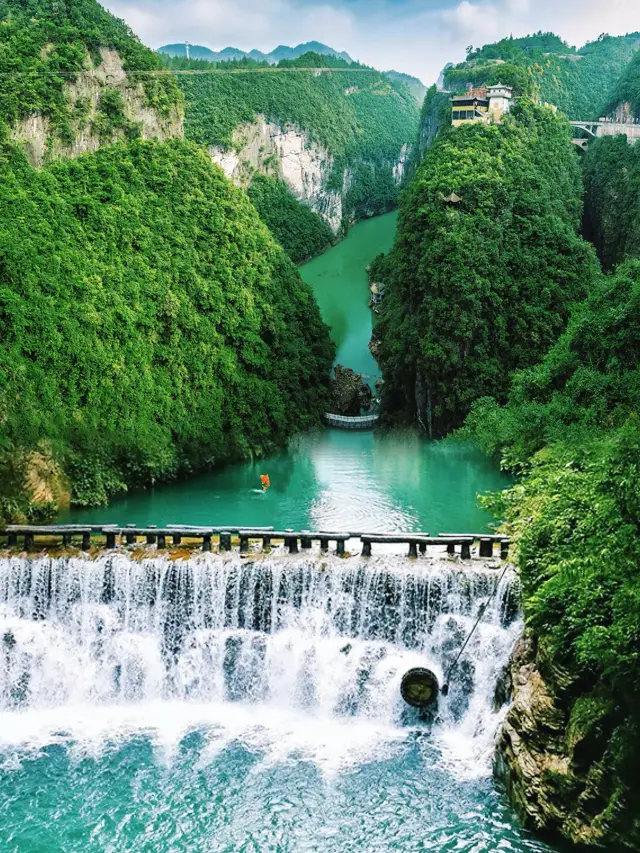 Labor Day must-go, China's version of 'Semporna', Emerald Lake waters