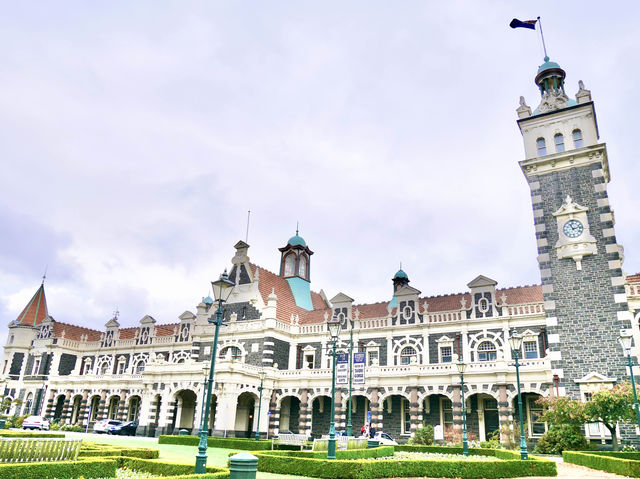 🇳🇿但尼丁｜百年歷史火車站，十足英式風情！