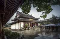 當金山下了雨，就美成了如詩如畫的“煙雨江南”