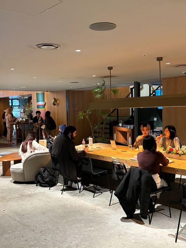 東京新宿設計師酒店體驗：在都市綠洲，感受藝術與生活的完美融合