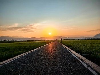 【大理素心江上海景客棧 —— 夢棲雲水間，心泊洱海岸】。