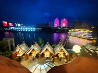 享受美食，欣賞霓虹江景，盡在湄南江景。