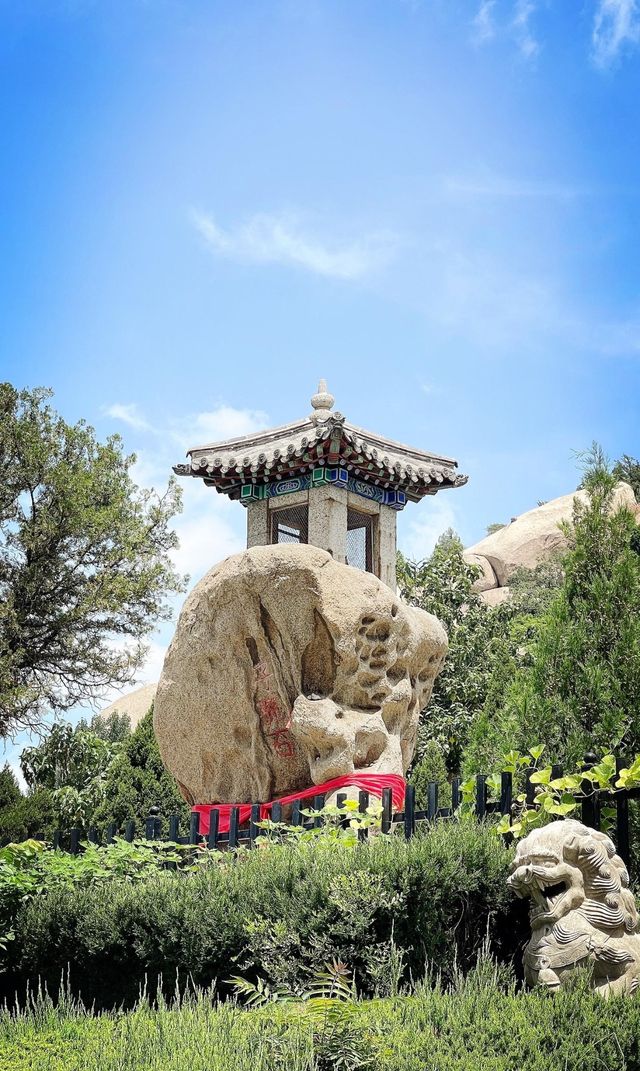 峄岳獨秀，萬壑藏幽：峄山風景名勝區，探幽千古奇石的秘密花園。