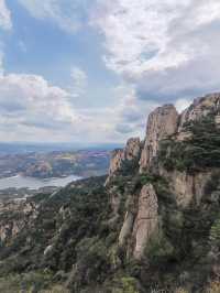 「齊魯小黃山」天嵮山  丹崖絕壁 奇峰林立。