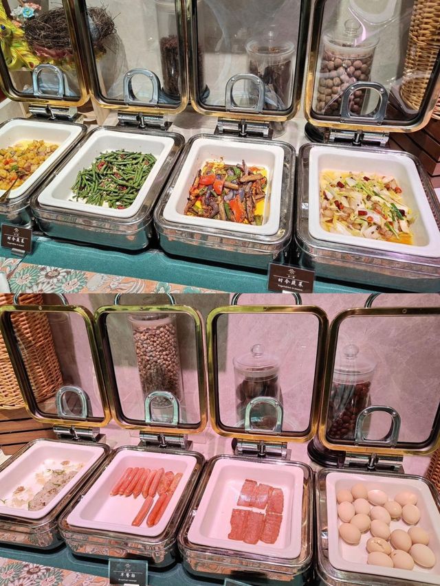 "探索民族風情與高端舒適：孟連泰蘭娜酒店全攻略"。