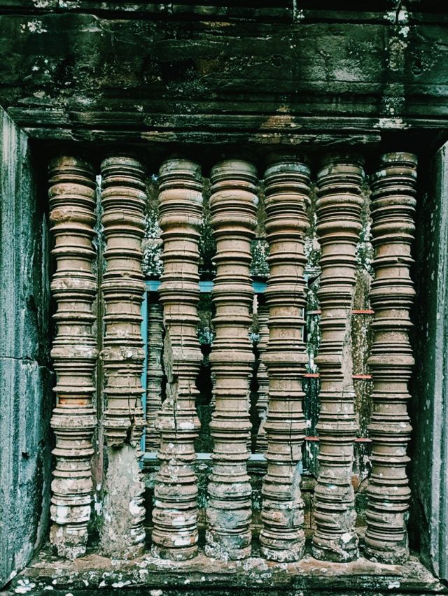 Glorious Angkor Thom Magnificent Ruins: Impression and Posession