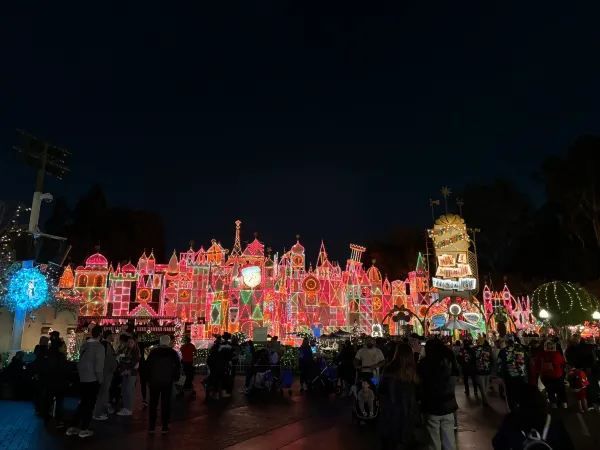 Experience the Festive Atmosphere at LA Disneyland During Christmas
