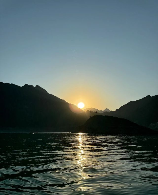 在阿聯酋Hatta Dam，邂逅一場水上浪漫！