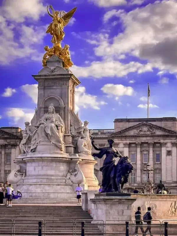 Buckingham Palace in London Opens for Limited Time in July!