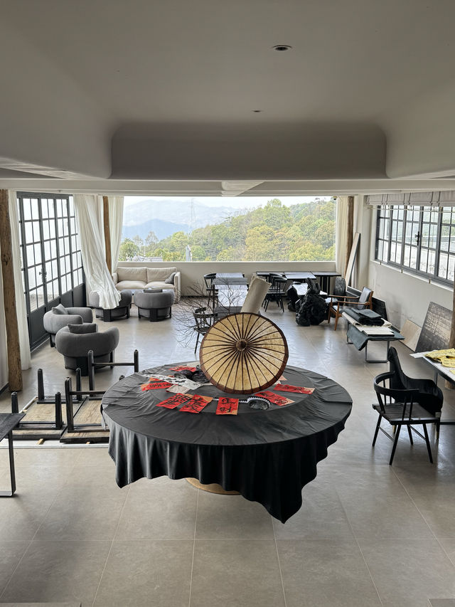 西雙版納徒步茶山住在雨林裏