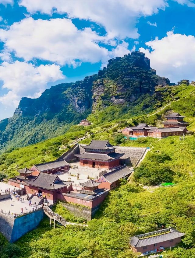 以下是一篇梵淨山的旅遊攻略： 景區基本資訊 - 地址：位於貴州省銅仁市，東山門在江口縣黑灣河
