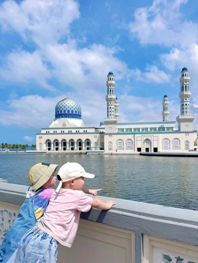 Universiti Malaysia Sabah and the floating mosque can never go back to eight years ago 😍