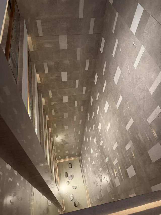 不愧係汕頭酒店嘅天花板，呢個大堂真係太震撼啦