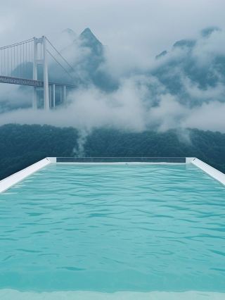 Huangguoshu Fairy Battle! Kids Scoop Clouds from Cliff Pool with Giant Bridge as Backdrop