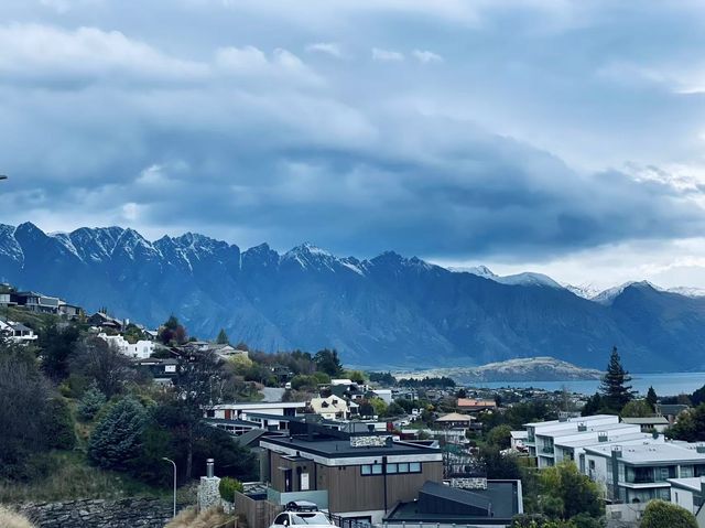 皇后鎮暴走全攻略｜乘百年蒸汽船闖入油畫山谷！免簽衝！