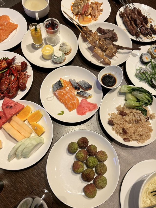 喺海口萬麗食到豐富嘅自助餐啦！！！